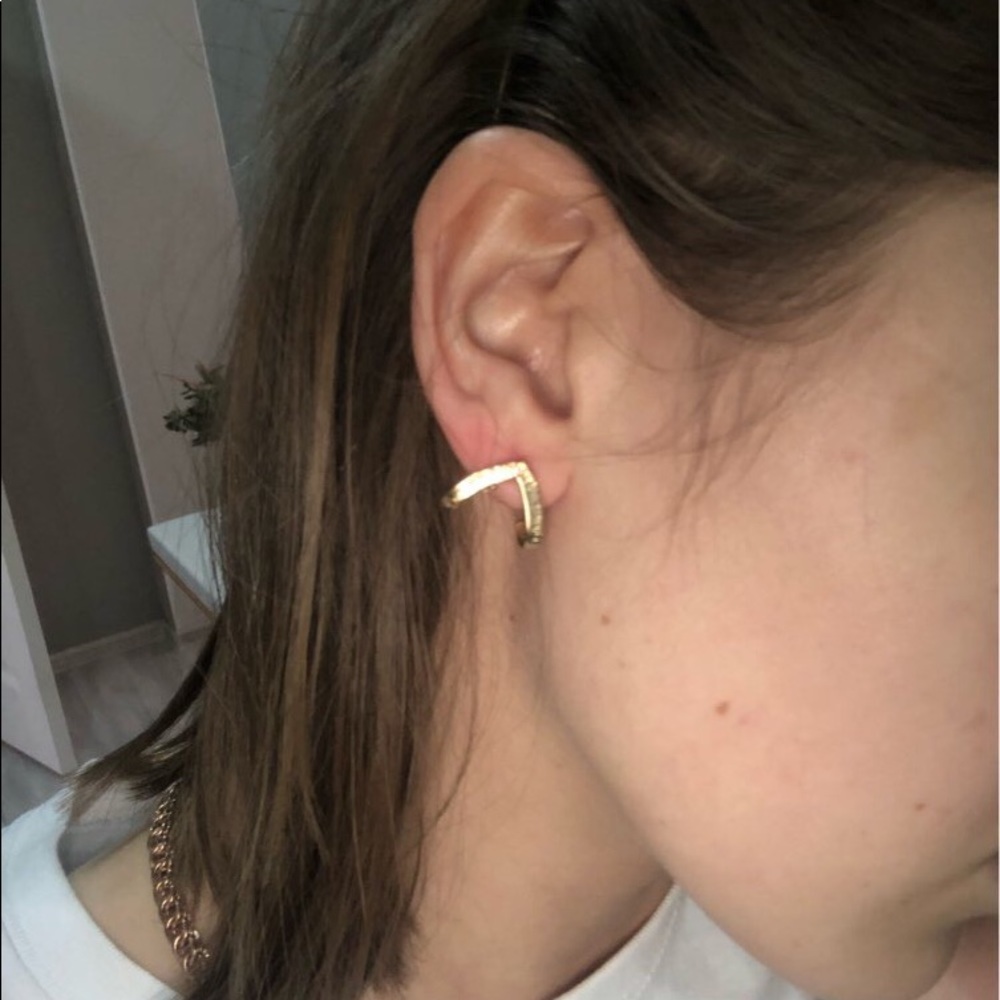 'Hug' Minimalist Triangle Bar Ear Jacket Earrings - Picture 6 of 10